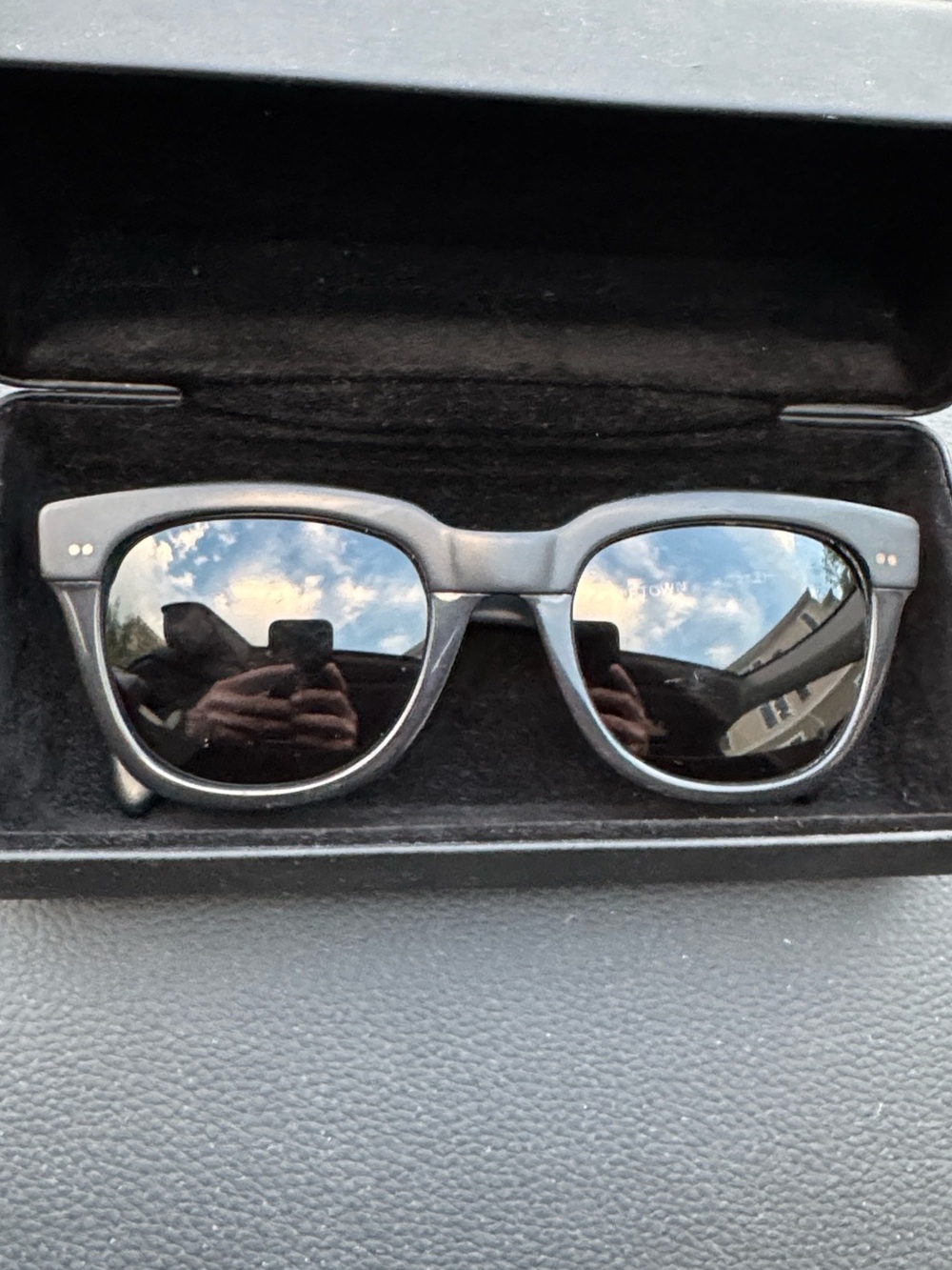 DKNY/Bausch & Lomb Uptown Sunglasses K0112H